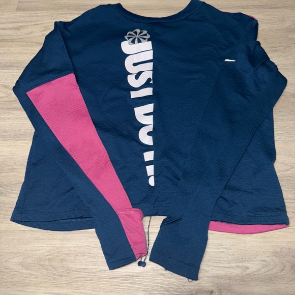 Nike Tops - Nike cropped style running Top